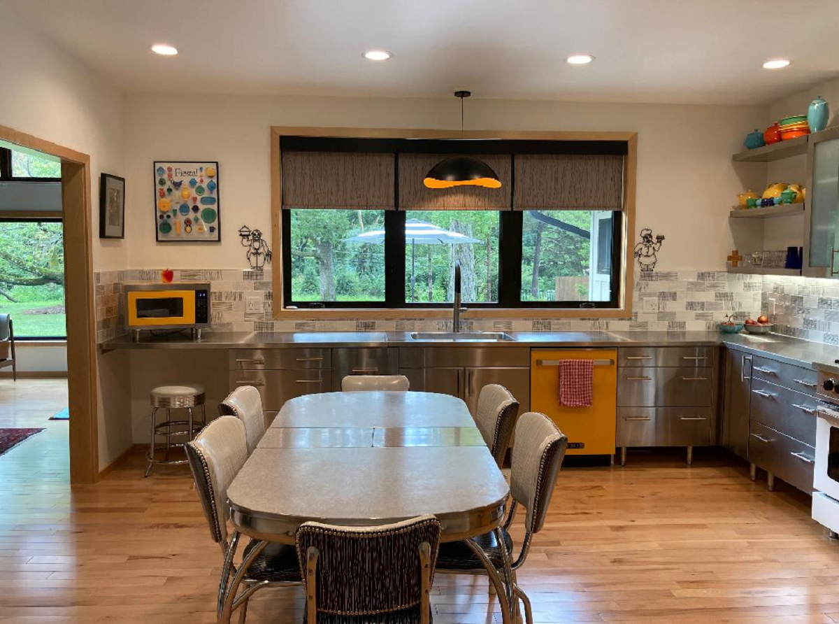 Stainless steel decorated kitchen